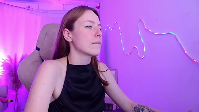 DamnWitchh webcam