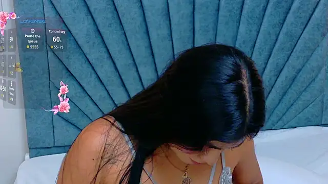 Leandra-Johnson live cam on StripChat