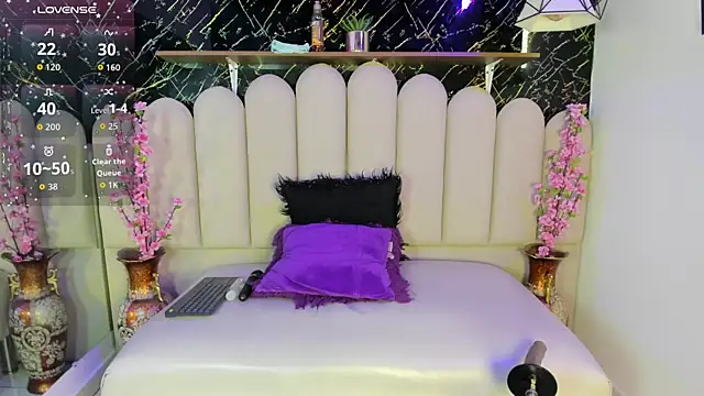 aura-luxe - Aura-Luxe's free webcam - UK Sex Cams