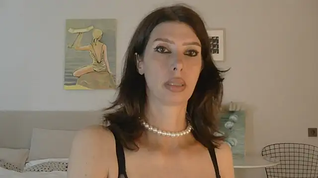 WhiteQueen888 webcam