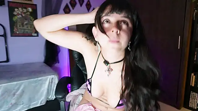 AriaMoonLight live cam on StripChat