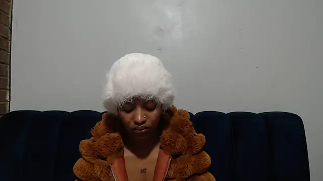 Youngling05 live cam on StripChat