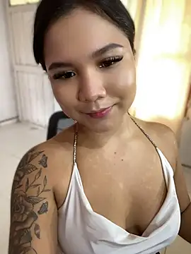 kiaradolls live cam on StripChat