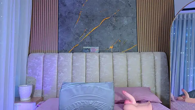 mia_scot webcam