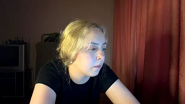 ZoraDearmon webcam
