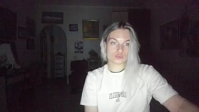 milliKira006 webcam