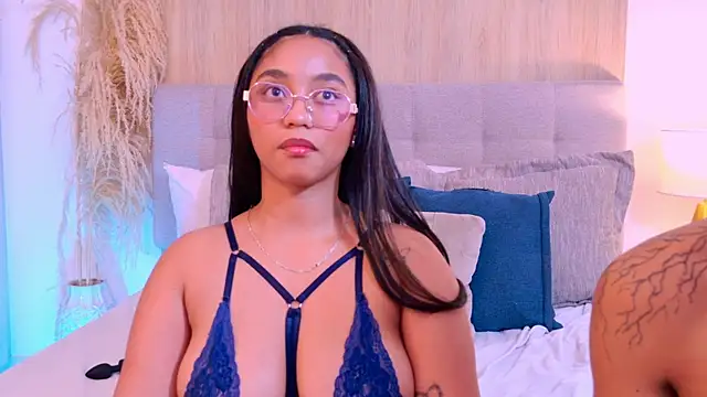 RoseAndDominic live cam on StripChat