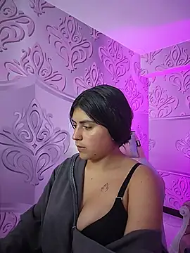 MishRaven live cam on StripChat