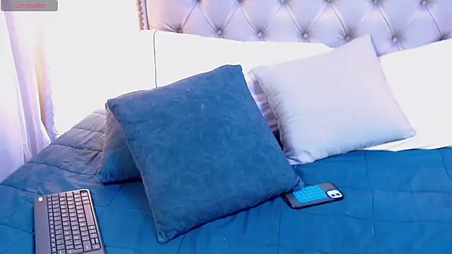Liiamthompson webcam