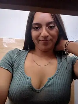dulcecarox (F young) - Pinching boobs