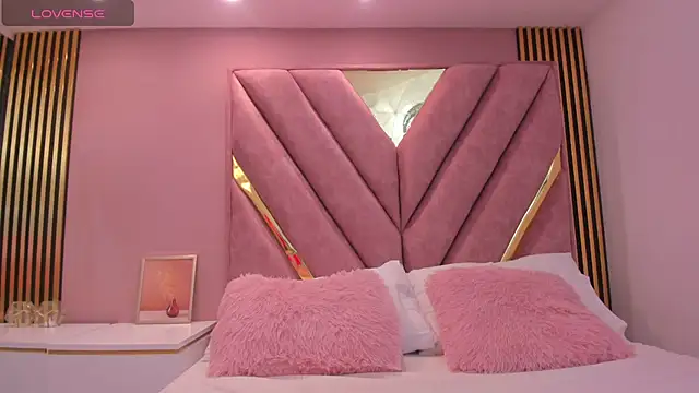 chloe_larson webcam