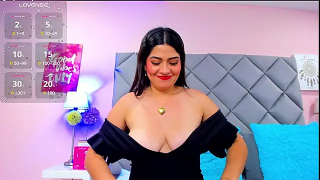 NahomyAdams webcam