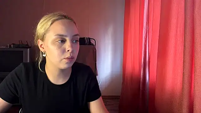 ZoraDearmon webcam