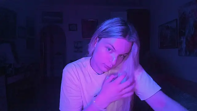 milliKira006 webcam