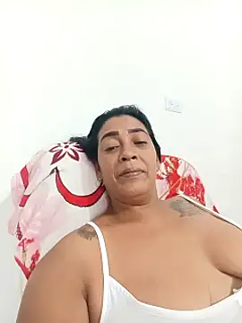 candelahot10 live cam on StripChat