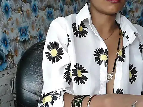 NottyMomo live cam on StripChat