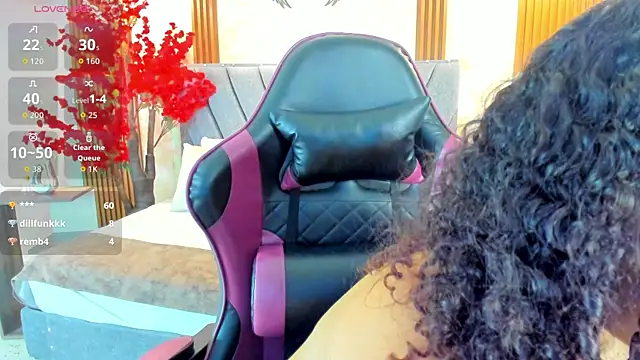 Izzy_lux webcam