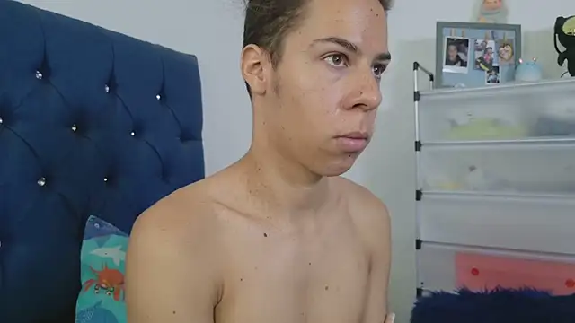 grey___27 live cam on StripChat