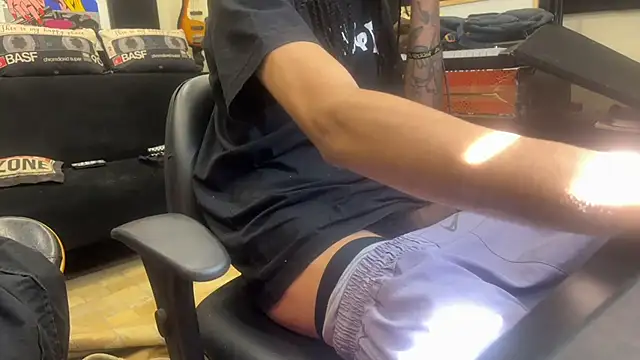 faveladaddycum (M young) - naked cumshot