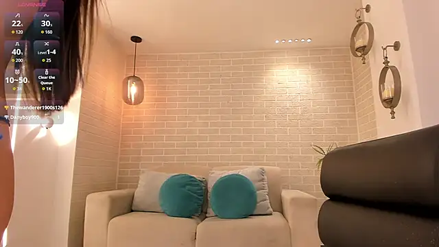 ArianaCastillo1 live cam on StripChat