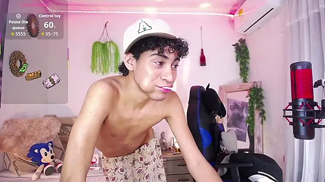 huge_armound webcam