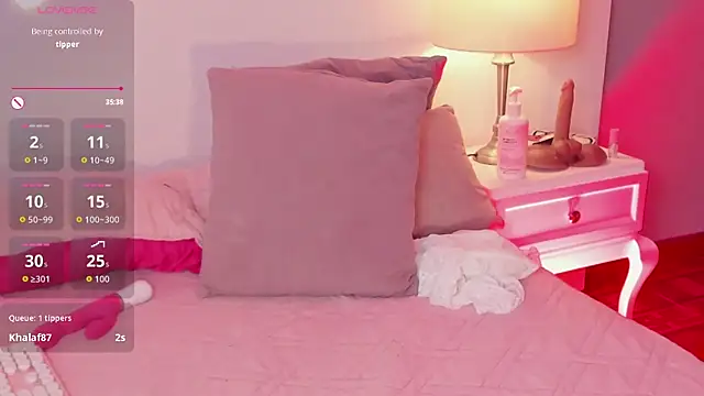 Emily_robertss1 live cam on StripChat