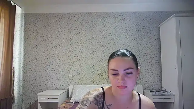 ElsaRay3 live cam on StripChat