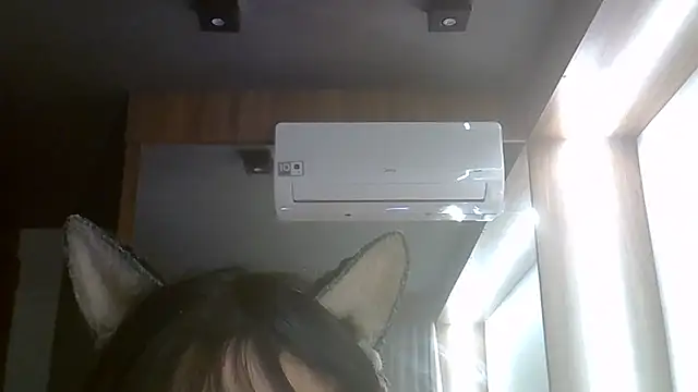 SkinnyKitten live cam on StripChat
