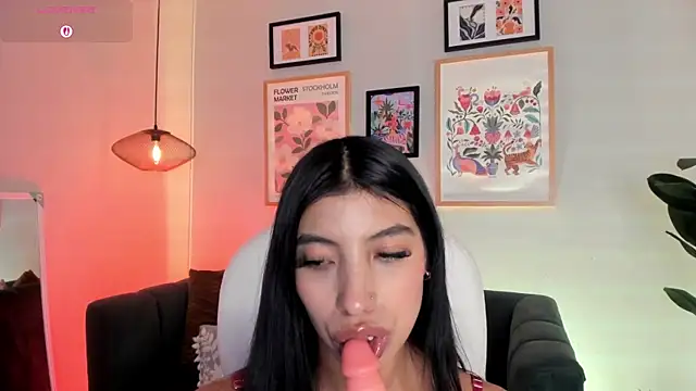 Tiffany_Low live cam on StripChat