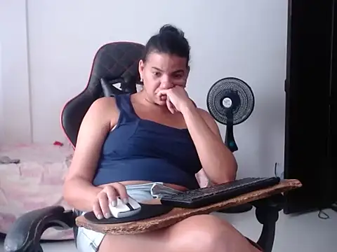 Adriana_0312 webcam