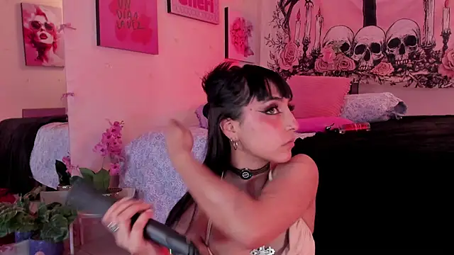 Maeve_Vampire webcam