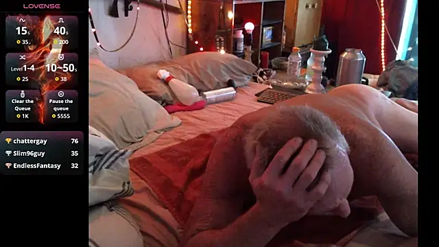 Pussyeat2please webcam