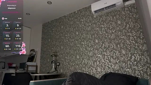 diniYeezya webcam