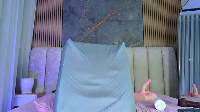 mia_scot webcam