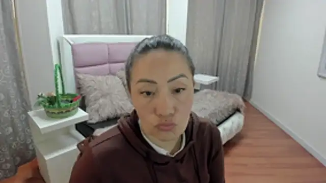 gaby_trent live cam on StripChat