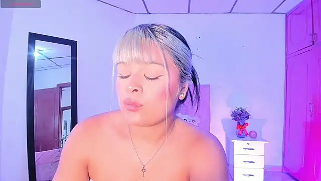 Mila_1wood webcam