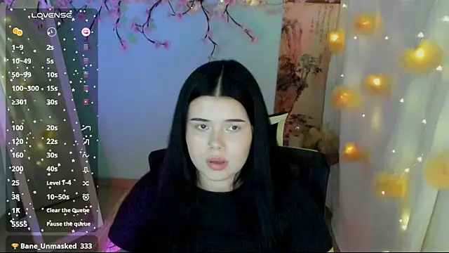 Mona_Esty webcam