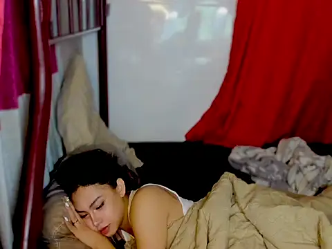 ArianaLore webcam