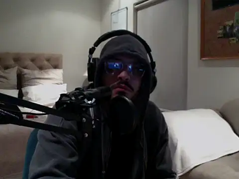 NAUGHTYSHAUDY live cam on StripChat