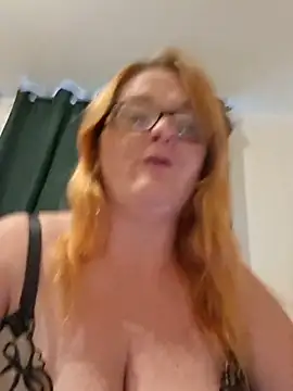 Naughtybutnicedaisy live cam on StripChat
