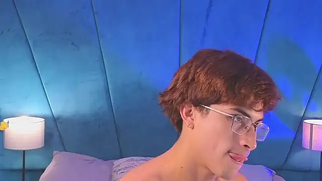 Aaron_Eze webcam