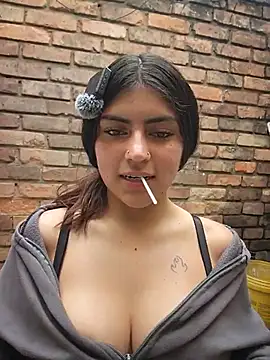 MishRaven live cam on StripChat