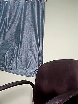 shrutee12 live cam on StripChat