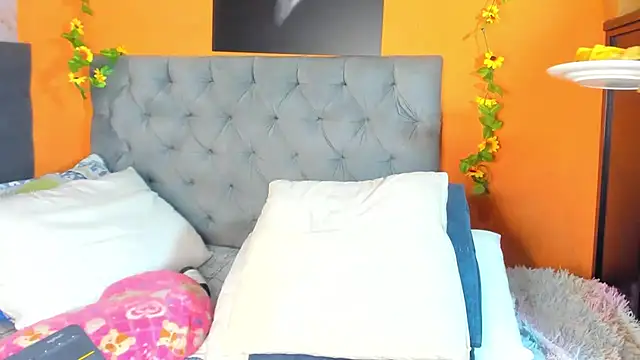 nahiroby_ebony webcam