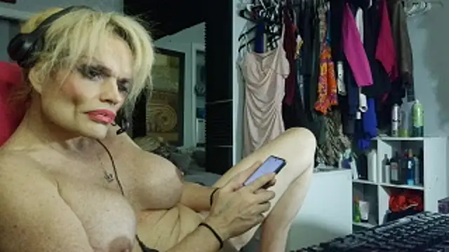 StarinThecloudz Live Webcam on Stripchat