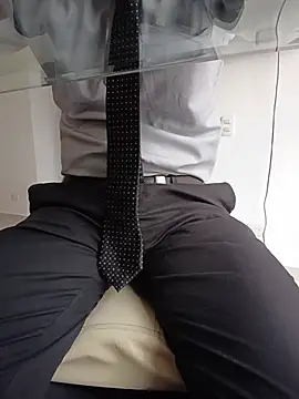 MrSecretSuit webcam