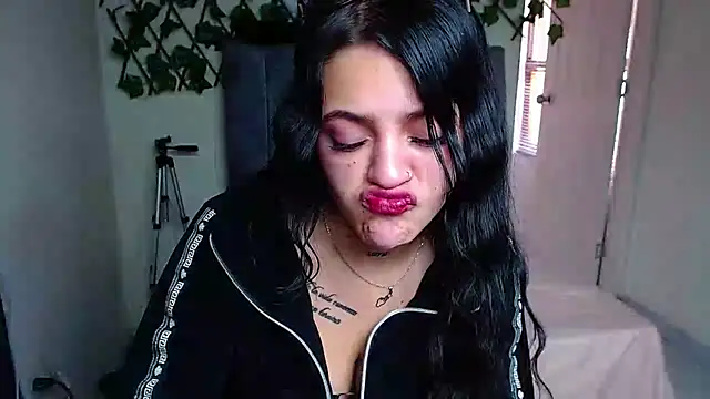Violettasquirt webcam