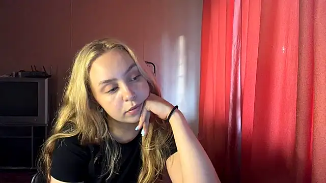 ZoraDearmon webcam