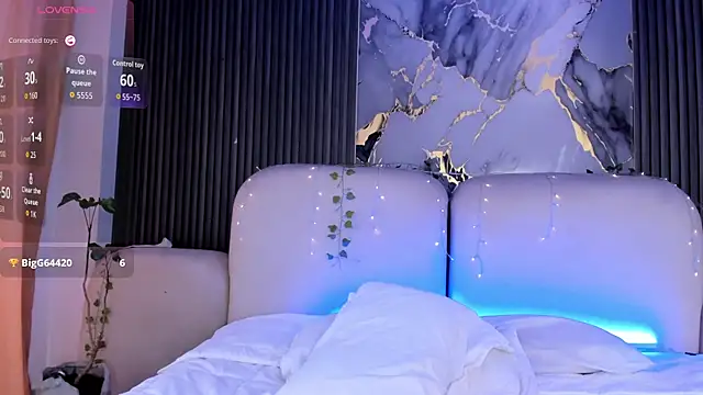 CarolineFyre webcam