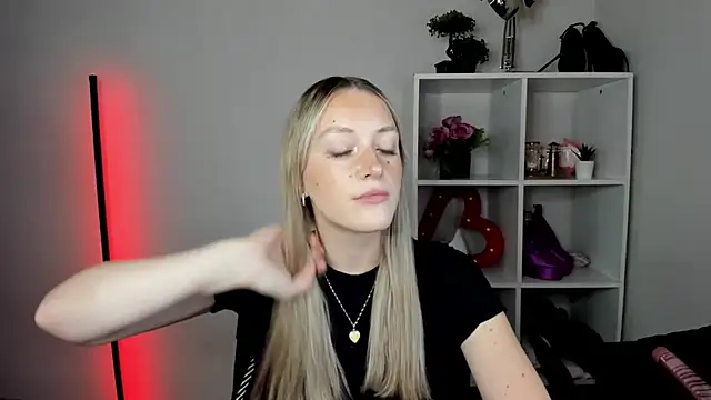 EvelynBlond webcam